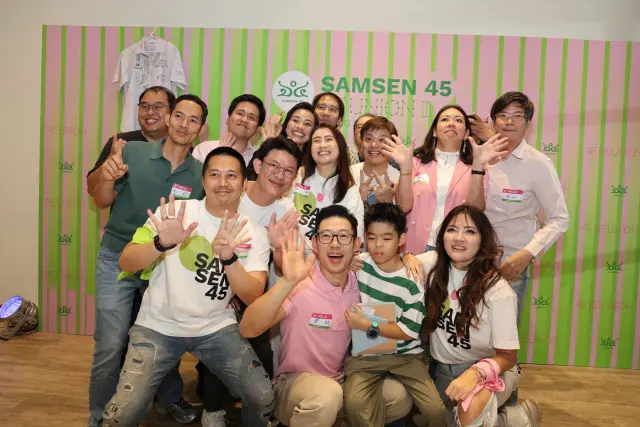 ภาพจากงานคืนสู่เหย้าสามเสน 45 — ภาพหมู่หน้าฉากถ่ายรูป
