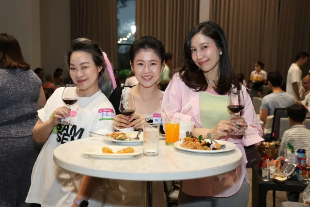 ดินเนอร์ · ทักทายเพื่อนเก่า