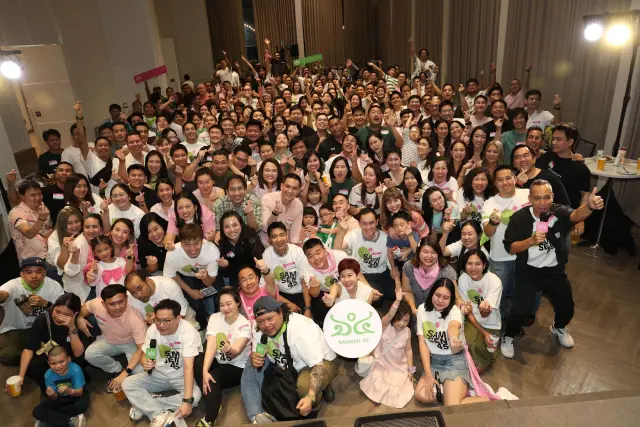ภาพหมู่ · ทั้งรุ่นในเฟรมเดียว