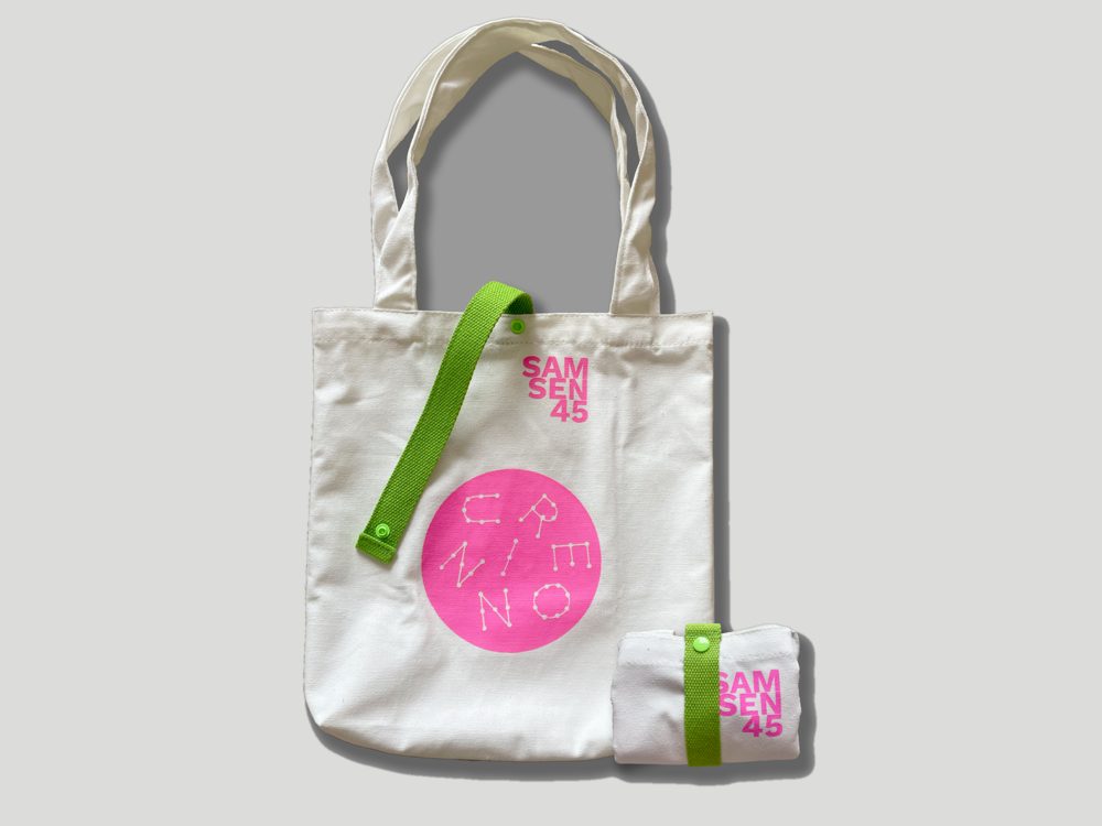 กระเป๋าผ้าแคนวาส ลาย Collect the Dots